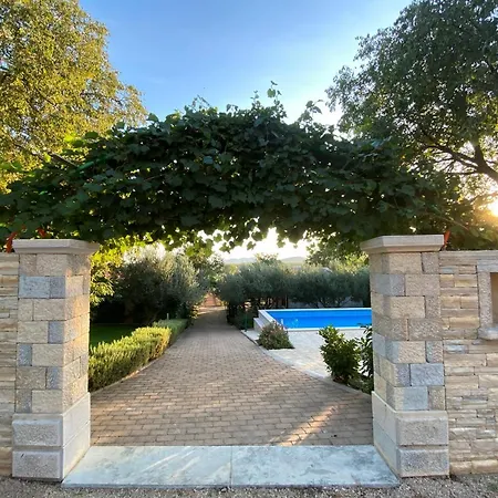 Stone Homes With Pool And Mediterranean Gardens * Stankovci (Zadar)