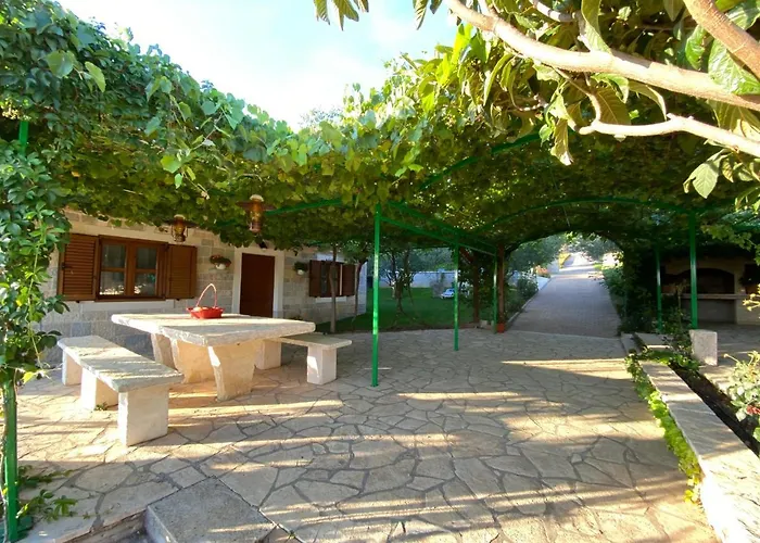 Vila Stone Homes With Pool And Mediterranean Gardens