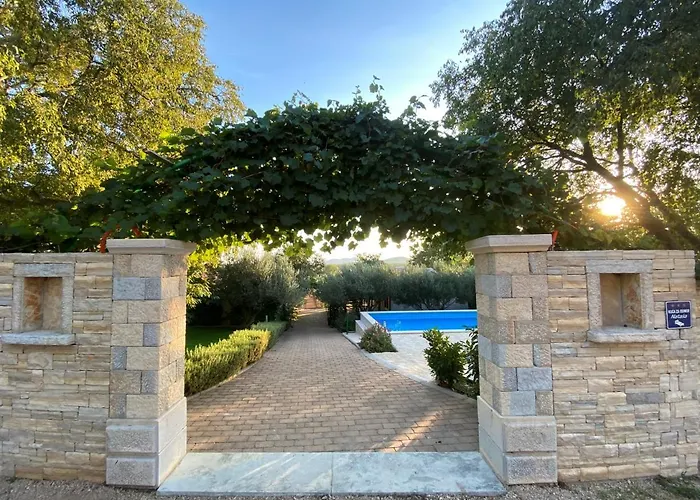Stone Homes With Pool And Mediterranean Gardens * Stankovci (Zadar)