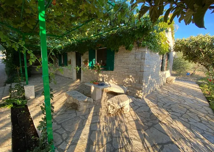 Vila Stone Homes With Pool And Mediterranean Gardens