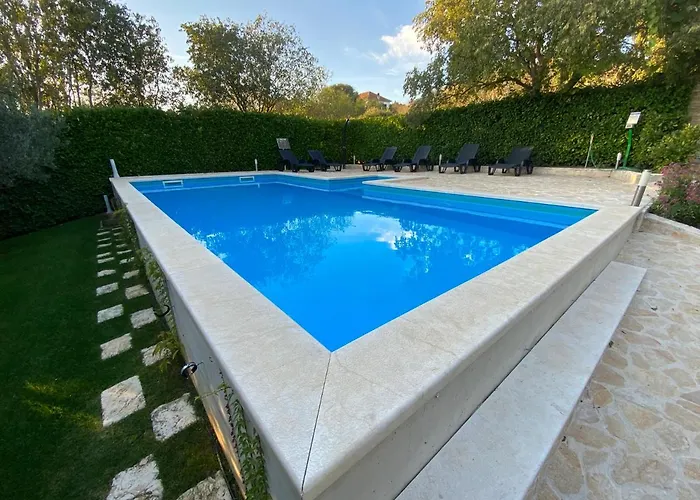 Vila Stone Homes With Pool And Mediterranean Gardens *