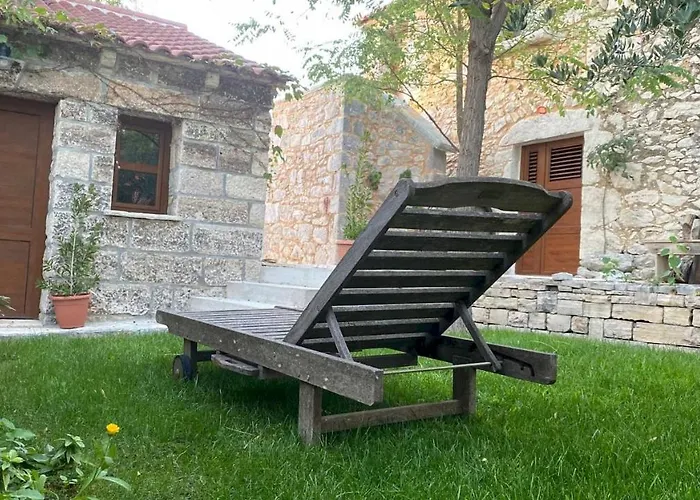 Stone Homes With Pool And Mediterranean Gardens Vila Stankovci (Zadar)