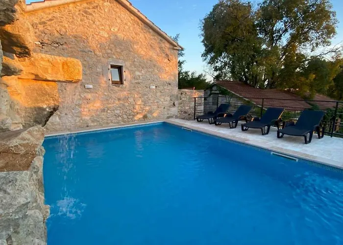 Stone Homes With Pool And Mediterranean Gardens Vila *