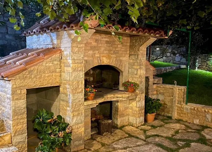 Stone Homes With Pool And Mediterranean Gardens Vila *